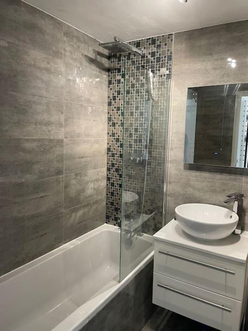 Grays Serviced Apartment Stifford Luaran gambar